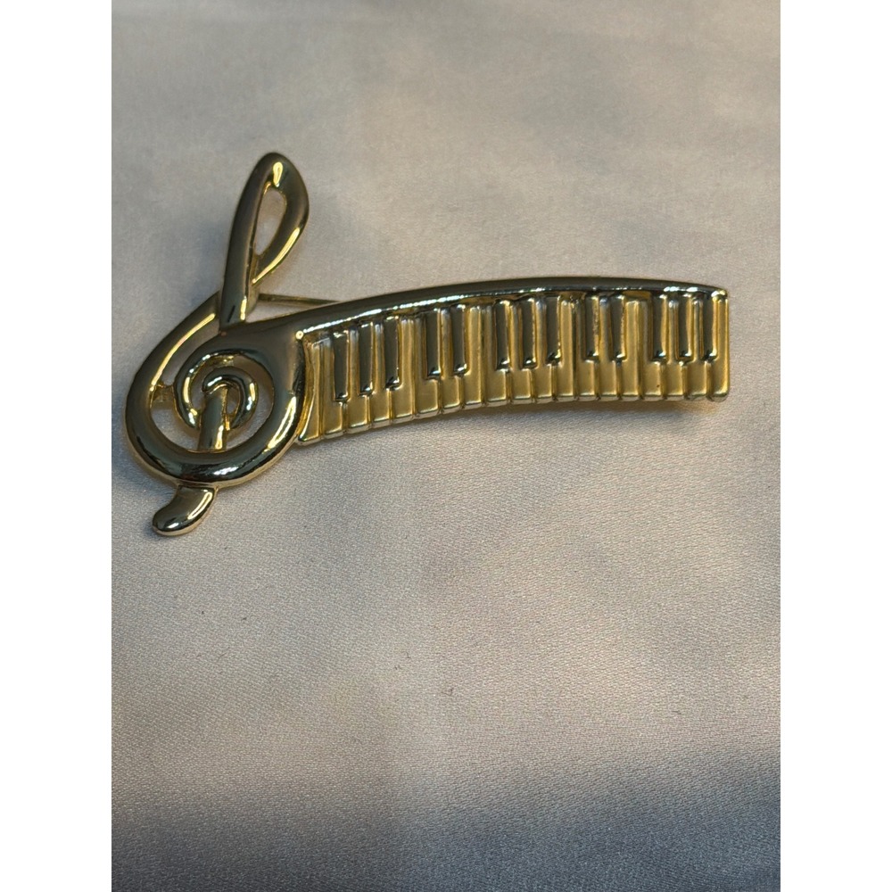 Vintage AJC Gold Tone Piano Treble Clef Music Brooch Pin Keyboard 80s Accessory